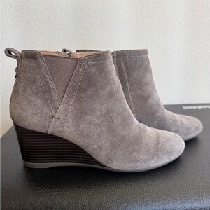 Vionic Suede Ankle Boots - Gray